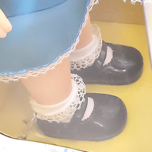 Disney Animators’ Collection “Belle” Doll – 1ST EDITION – NEW - Picture 4 of 8